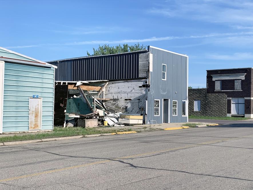 Concerns over nuisance properties such as this former business location prompted the Kenneth City Council to reinstate a law enforcement contract with the Rock County Sheriff’s Office to provide cleanup enforcement. Mavis Fodness/Rock County Star Herald Photo