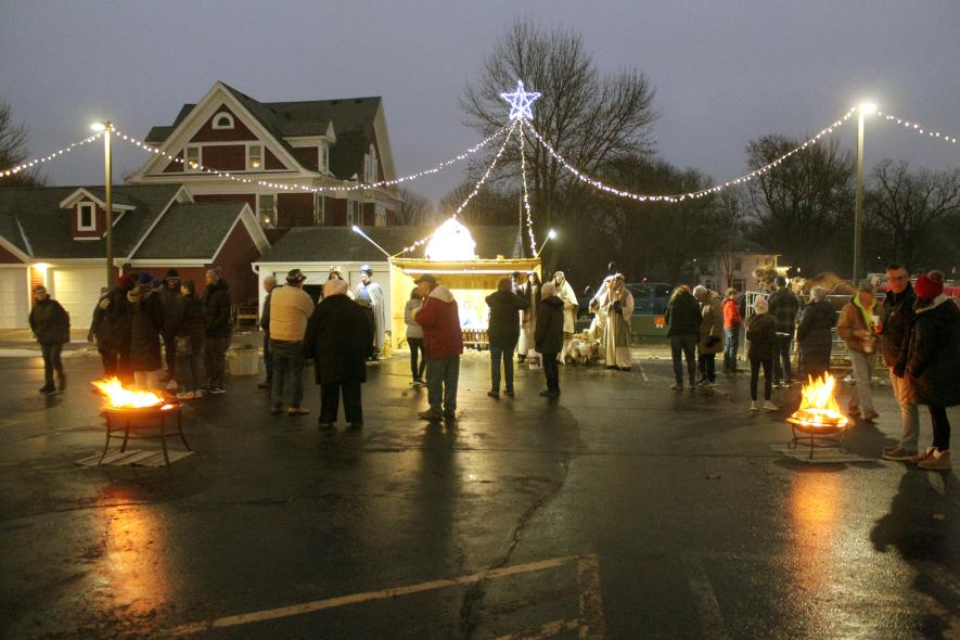 A foggy and misty Sunday night added to the nativity scene where the public was able to view the depiction of Christ’s arrival on earth. Bonfires and hot cocoa kept visitors (as well as nativity actors) warm during the two-hour event. Mavis Fodness/Rock County Star Herald Photo