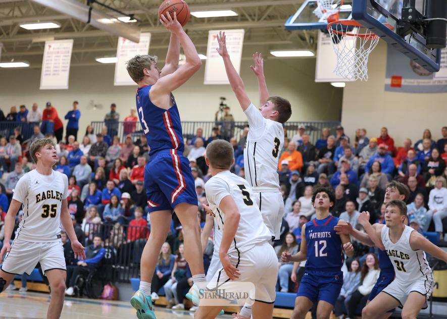 Greg Hoogeveen photo/HBCBBB5 Patriot sophomore Brodie Metzger goes vertical for a shot at the hoop against the Eagles Friday, Jan. 23, in Hills. Metzger finished with 16 points and four rebounds in the 71-50 win against Southwest Minnesota Christian.