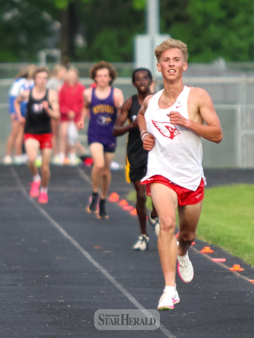 LHS junior Owen Janiszeski qualified for the state tournament in the boys’ 1600-meter and 3200-meter on Thursday, May 30, in Luverne at the section championship. 