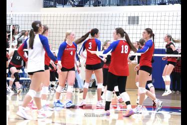 Greg Hoogeveen photos/HBCVB H-BC volleyball players react to falling 3-2 to Edgerton Oct. 26 on their home court. 